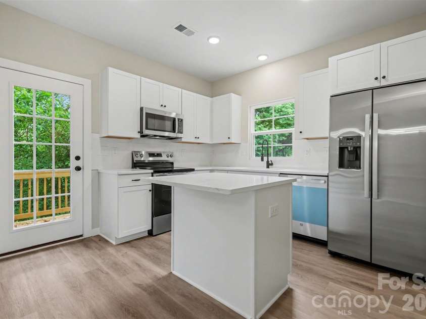112 Hilltop Drive, Gastonia, NC 28054.  MLS# CAR4370883, YatesRealty ID 18629. 