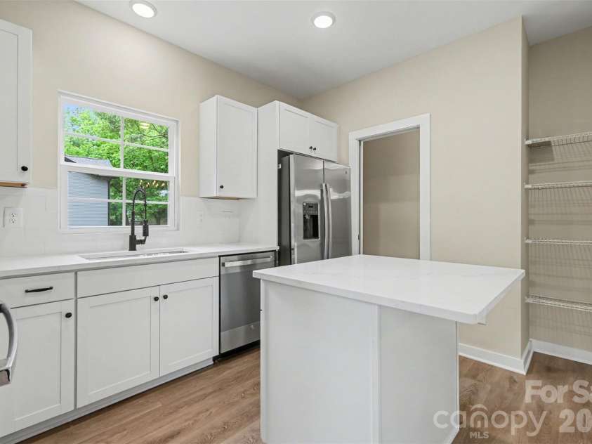112 Hilltop Drive, Gastonia, NC 28054.  MLS# CAR4370883, YatesRealty ID 18629. 
