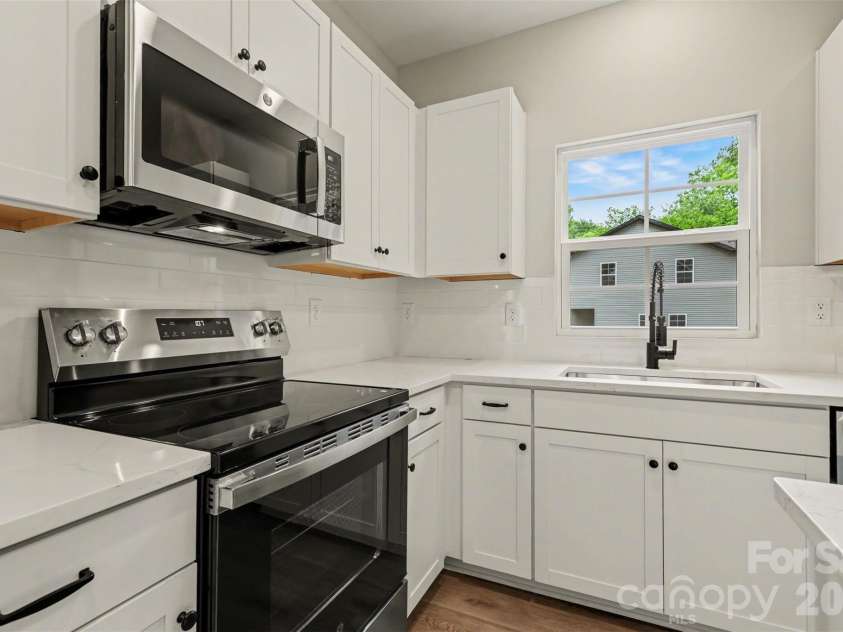 112 Hilltop Drive, Gastonia, NC 28054.  MLS# CAR4370883, YatesRealty ID 18629. 
