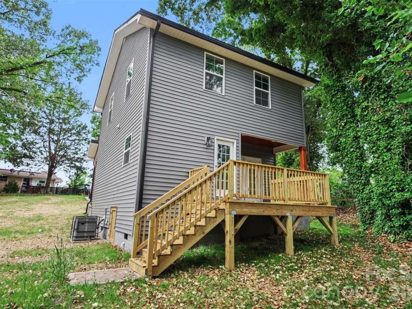 112 Hilltop Drive, Gastonia, NC 28054.  MLS# CAR4370883, YatesRealty ID 18629. 