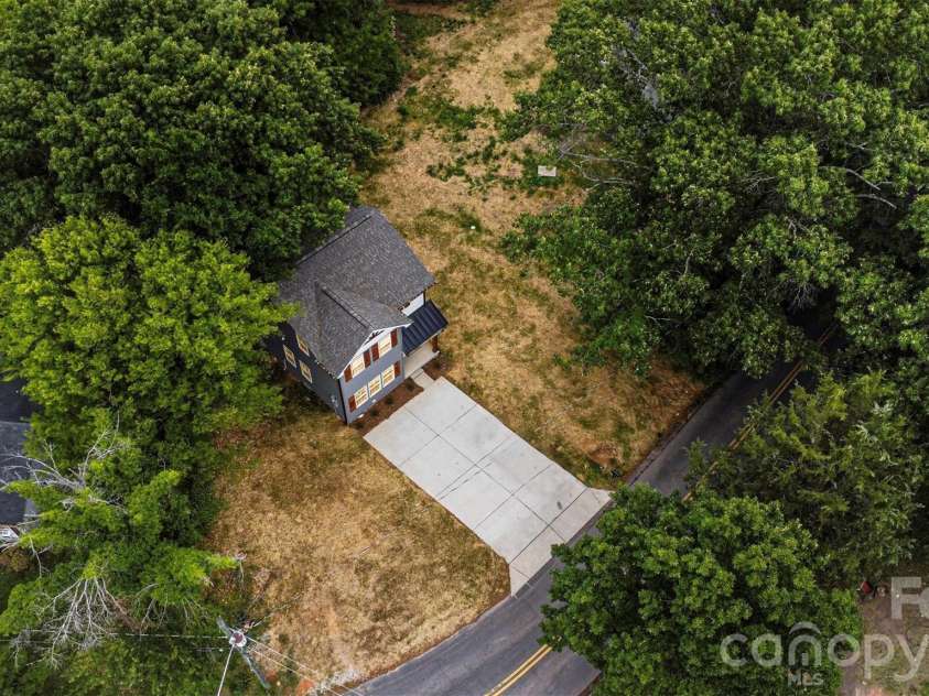 112 Hilltop Drive, Gastonia, NC 28054.  MLS# CAR4370883, YatesRealty ID 18629. 