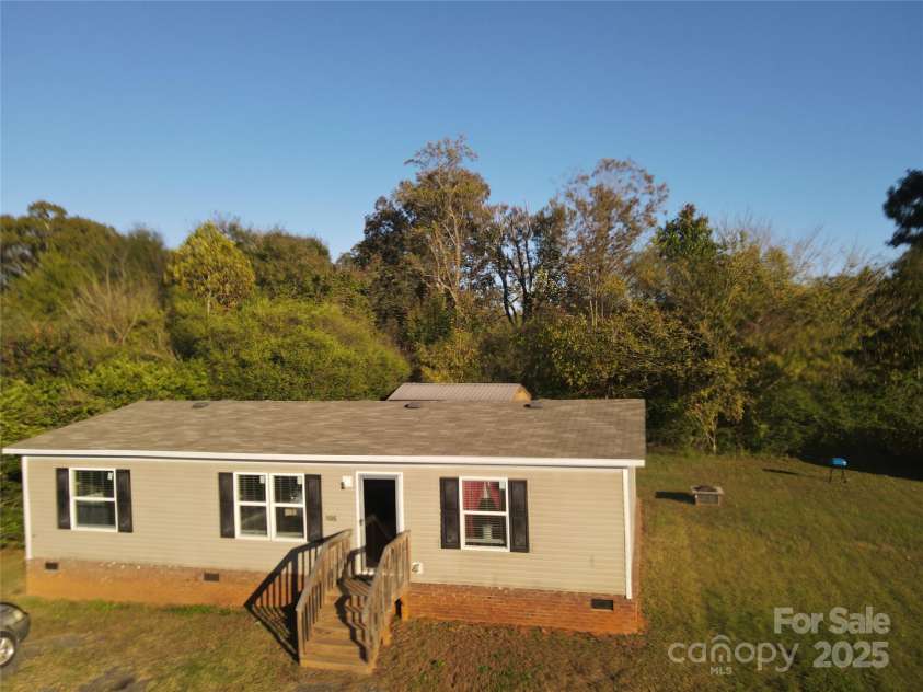 105 Ager Drive, Kings Mountain, NC 28086.  MLS# CAR4316839, YatesRealty ID 1863. 