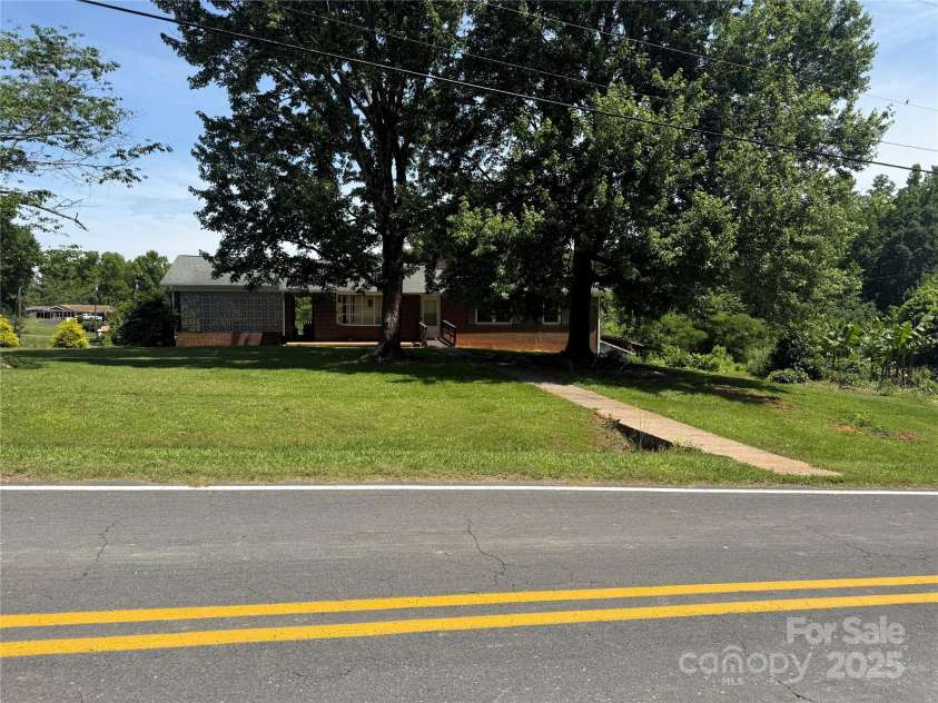 1821 Beaman Street, Shelby, NC 28152.  MLS# CAR4260027, YatesRealty ID 18630. 