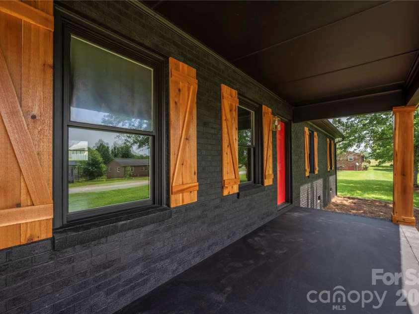 112 Robinette Lane, Statesville, NC 28625.  MLS# CAR4412009, YatesRealty ID 18631. 