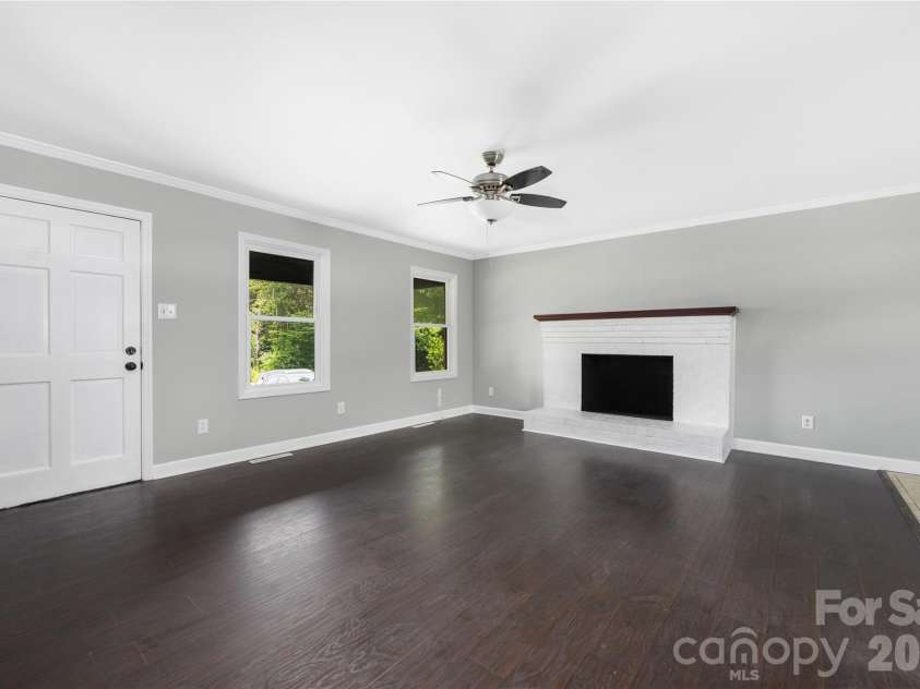 112 Robinette Lane, Statesville, NC 28625.  MLS# CAR4412009, YatesRealty ID 18631. 