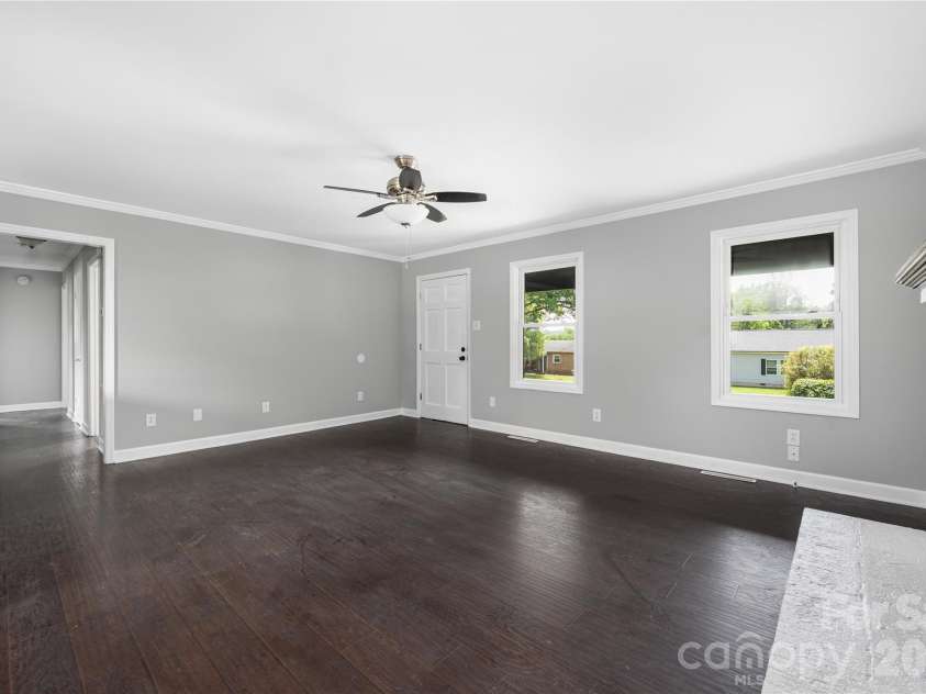 112 Robinette Lane, Statesville, NC 28625.  MLS# CAR4412009, YatesRealty ID 18631. 