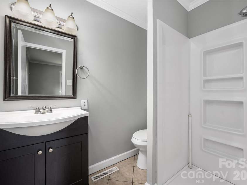 112 Robinette Lane, Statesville, NC 28625.  MLS# CAR4412009, YatesRealty ID 18631. 