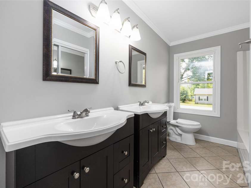 112 Robinette Lane, Statesville, NC 28625.  MLS# CAR4412009, YatesRealty ID 18631. 