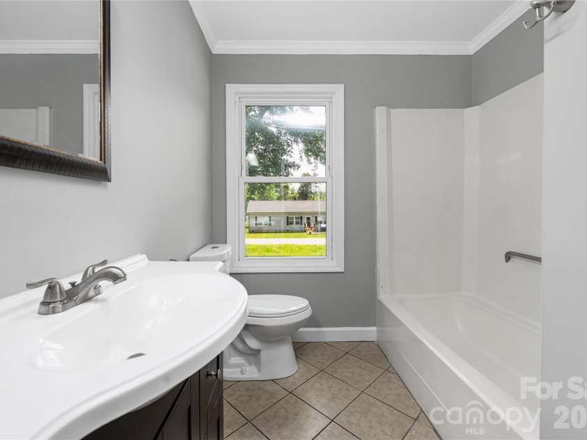 112 Robinette Lane, Statesville, NC 28625.  MLS# CAR4412009, YatesRealty ID 18631. 