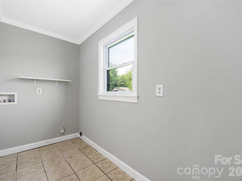 112 Robinette Lane, Statesville, NC 28625.  MLS# CAR4412009, YatesRealty ID 18631. 