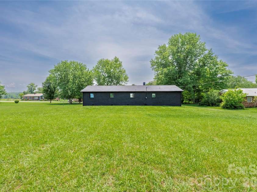 112 Robinette Lane, Statesville, NC 28625.  MLS# CAR4412009, YatesRealty ID 18631. 