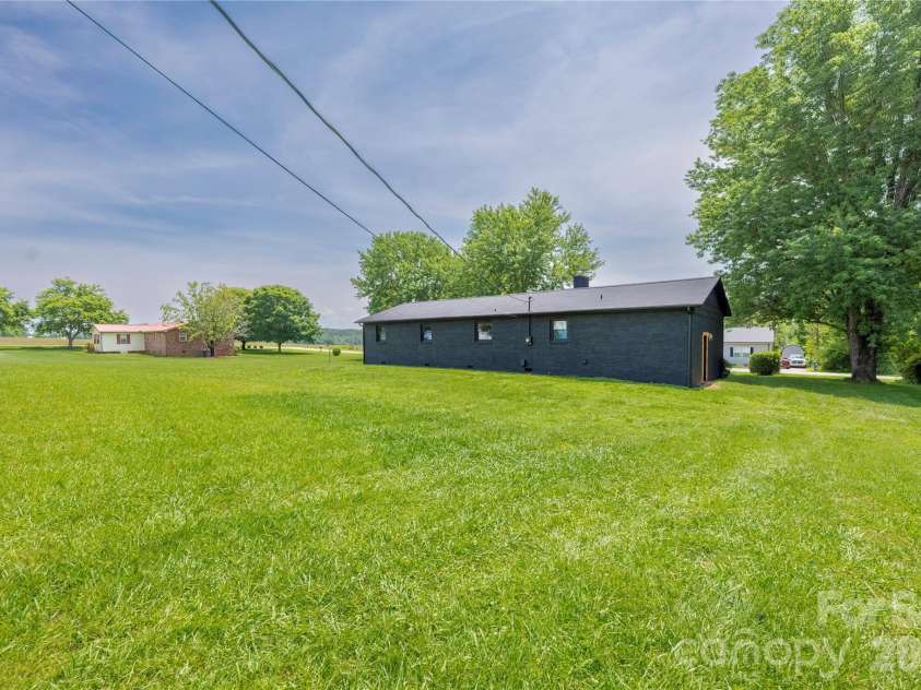 112 Robinette Lane, Statesville, NC 28625.  MLS# CAR4412009, YatesRealty ID 18631. 