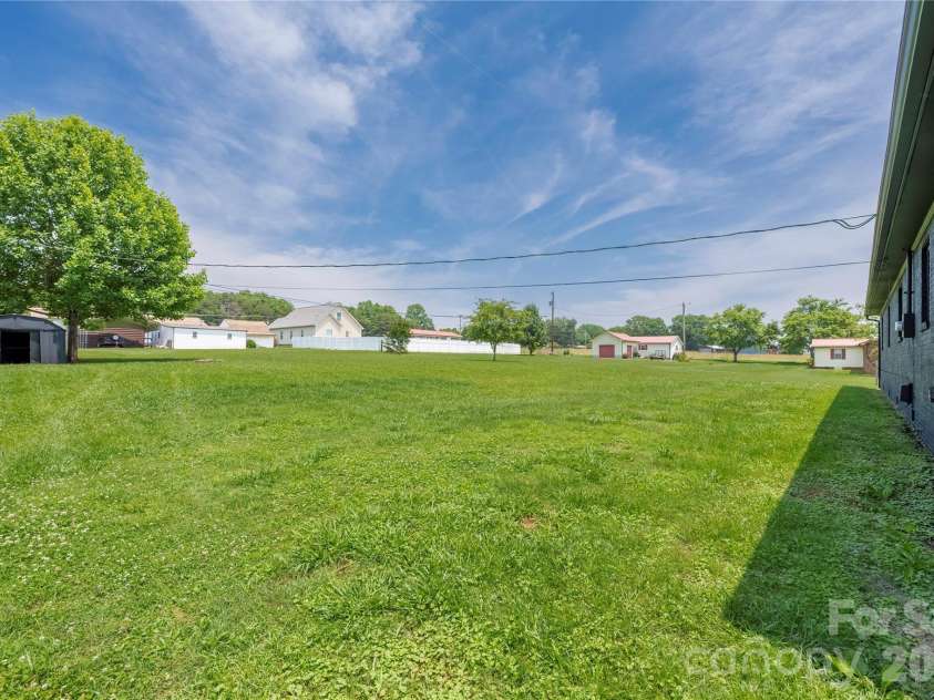 112 Robinette Lane, Statesville, NC 28625.  MLS# CAR4412009, YatesRealty ID 18631. 
