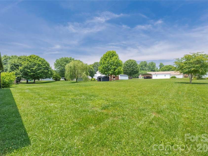 112 Robinette Lane, Statesville, NC 28625.  MLS# CAR4412009, YatesRealty ID 18631. 