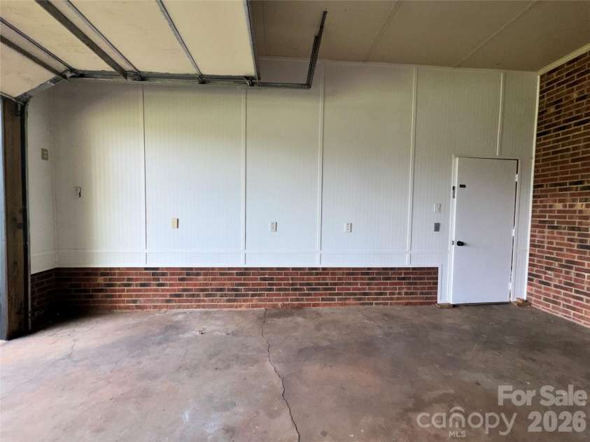 112 Robinette Lane, Statesville, NC 28625.  MLS# CAR4412009, YatesRealty ID 18631. 