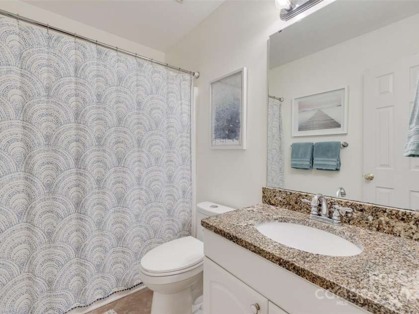 2132 Cubla Court, Rock Hill, SC 29732.  MLS# CAR4267606, YatesRealty ID 18632. Hall Bath