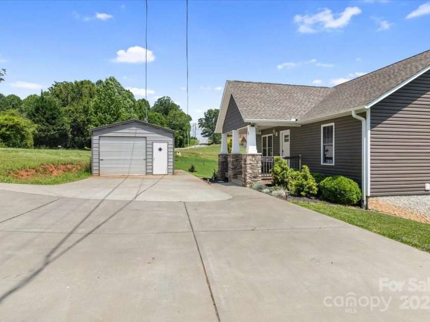 39 Curtis Miles Road, Alexander, NC 28701.  MLS# CAR4266171, YatesRealty ID 18633. 