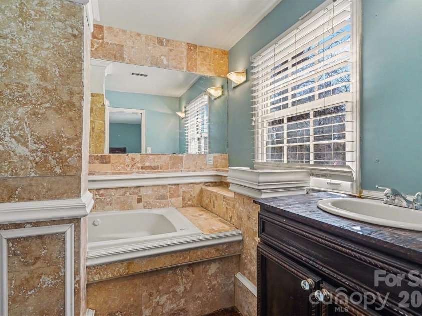 7144 CHAPPARALL Lane, Charlotte, NC 28215.  MLS# CAR4335752, YatesRealty ID 18633. 2nd Floor Bathroom - Full