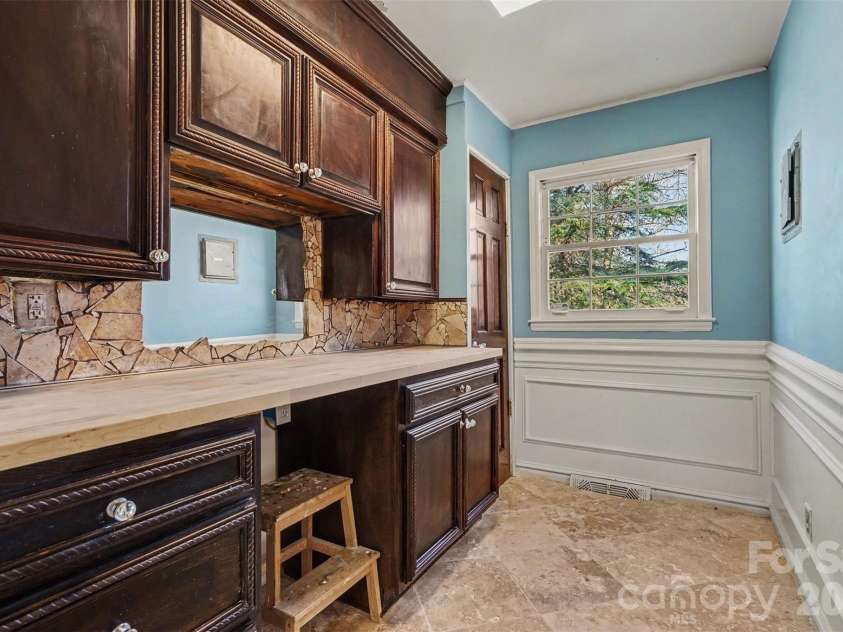 7144 CHAPPARALL Lane, Charlotte, NC 28215.  MLS# CAR4335752, YatesRealty ID 18633. 