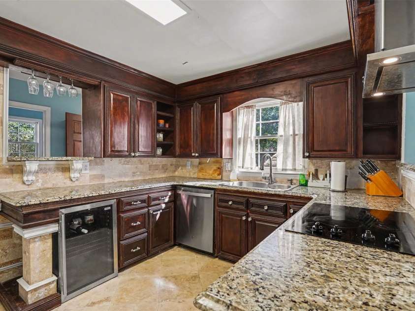 7144 CHAPPARALL Lane, Charlotte, NC 28215.  MLS# CAR4335752, YatesRealty ID 18633. 
