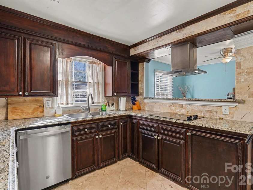 7144 CHAPPARALL Lane, Charlotte, NC 28215.  MLS# CAR4335752, YatesRealty ID 18633. 