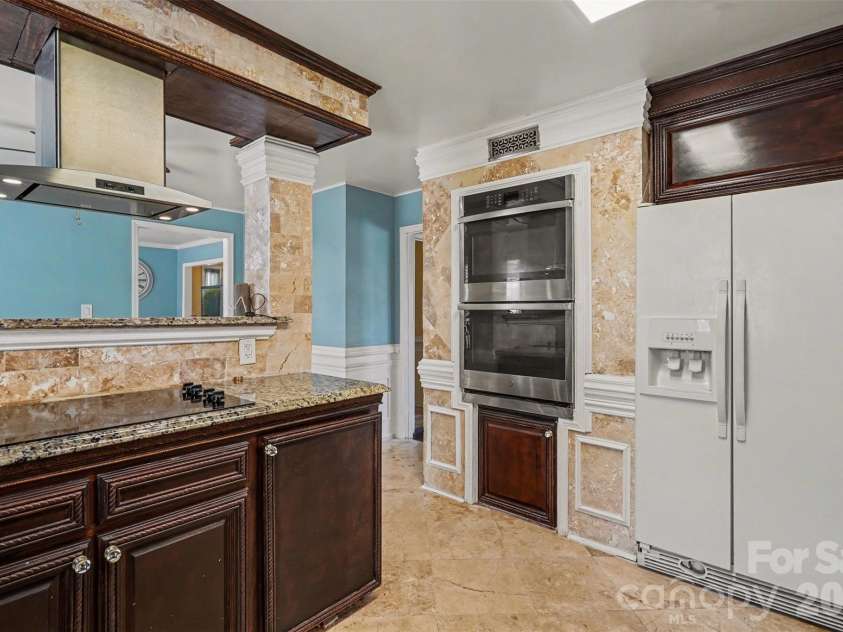7144 CHAPPARALL Lane, Charlotte, NC 28215.  MLS# CAR4335752, YatesRealty ID 18633. 