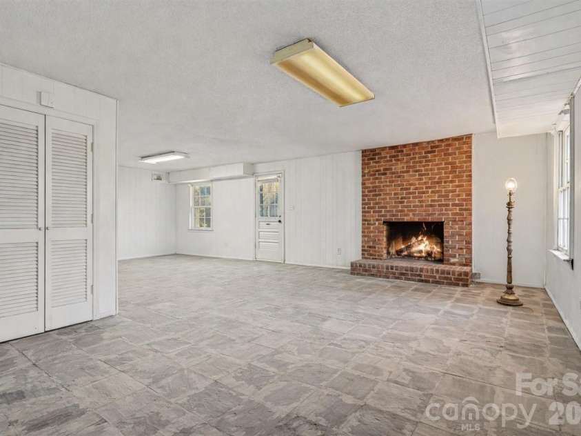 7144 CHAPPARALL Lane, Charlotte, NC 28215.  MLS# CAR4335752, YatesRealty ID 18633. 