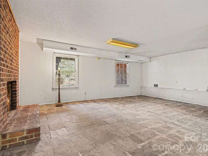 7144 CHAPPARALL Lane, Charlotte, NC 28215.  MLS# CAR4335752, YatesRealty ID 18633. 