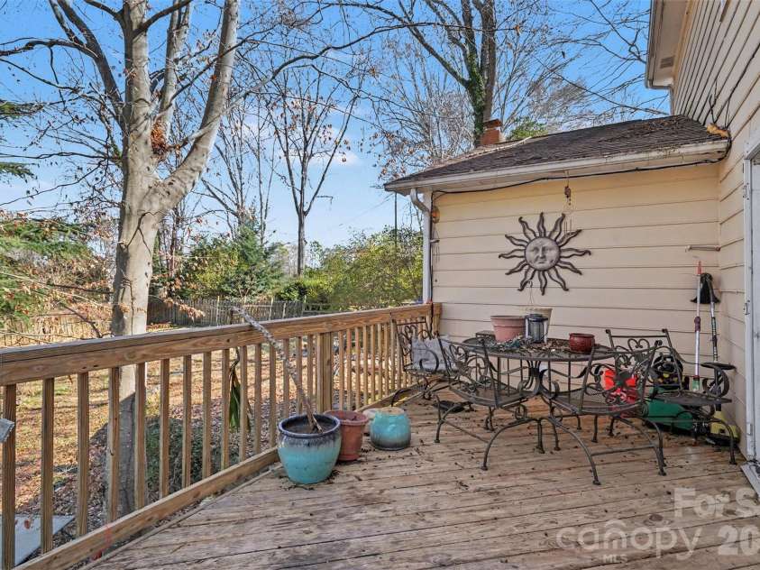 7144 CHAPPARALL Lane, Charlotte, NC 28215.  MLS# CAR4335752, YatesRealty ID 18633. 