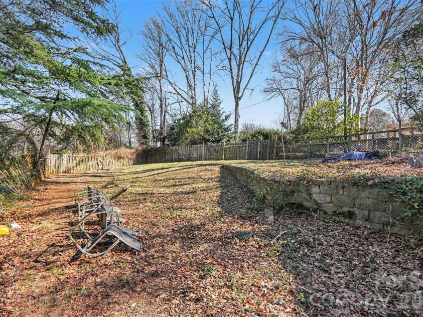 7144 CHAPPARALL Lane, Charlotte, NC 28215.  MLS# CAR4335752, YatesRealty ID 18633. 