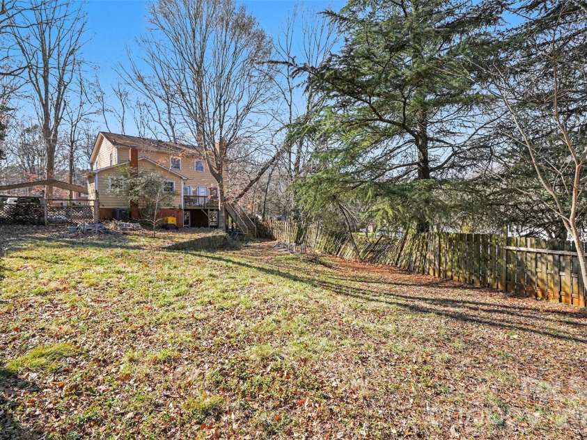 7144 CHAPPARALL Lane, Charlotte, NC 28215.  MLS# CAR4335752, YatesRealty ID 18633. 