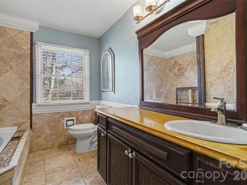 7144 CHAPPARALL Lane, Charlotte, NC 28215.  MLS# CAR4335752, YatesRealty ID 18633. Master Bathroom Full