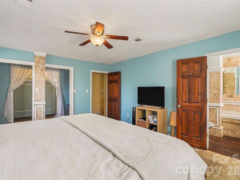 7144 CHAPPARALL Lane, Charlotte, NC 28215.  MLS# CAR4335752, YatesRealty ID 18633. Master Bedroom