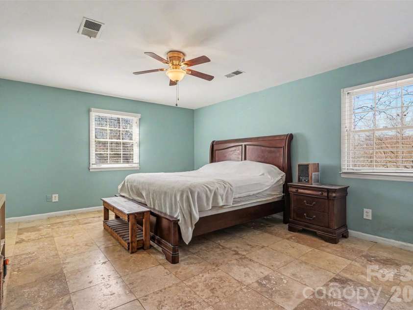 7144 CHAPPARALL Lane, Charlotte, NC 28215.  MLS# CAR4335752, YatesRealty ID 18633. Master Bedroom