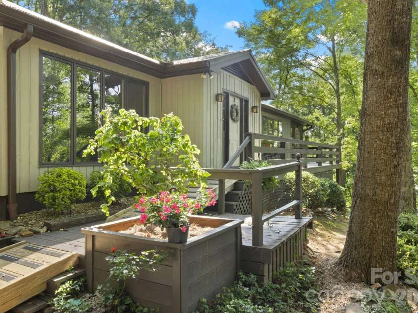 56 Cardinal Circle, Tryon, NC 28782.  MLS# CAR4363971, YatesRealty ID 18634. 