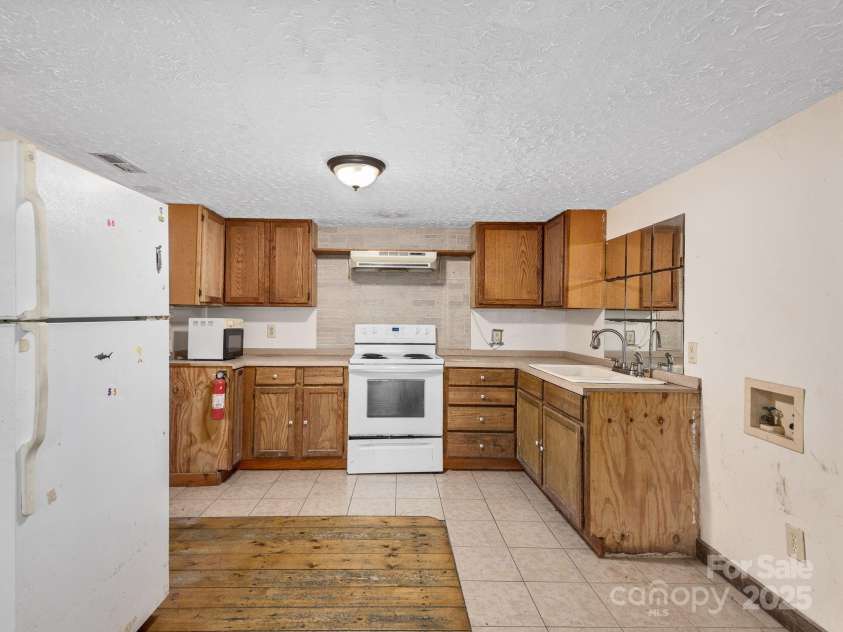 57 Mull Street, Waynesville, NC 28786.  MLS# CAR4251161, YatesRealty ID 18634. 