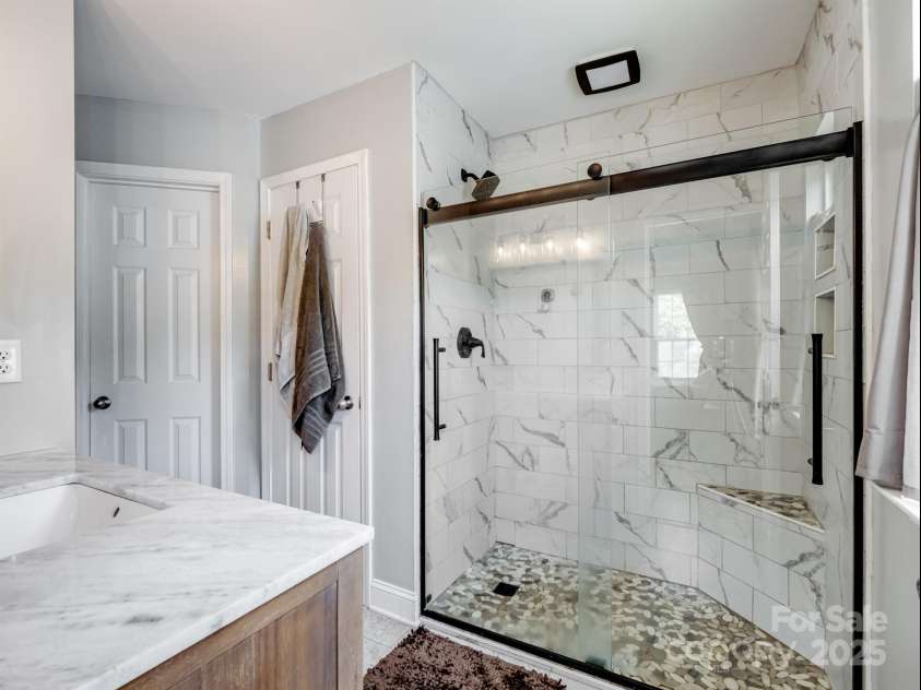 5535 Whispering Wind Lane, Indian Trail, NC 28079.  MLS# CAR4137462, YatesRealty ID 18635. Primary Bathroom w/walk in Closet