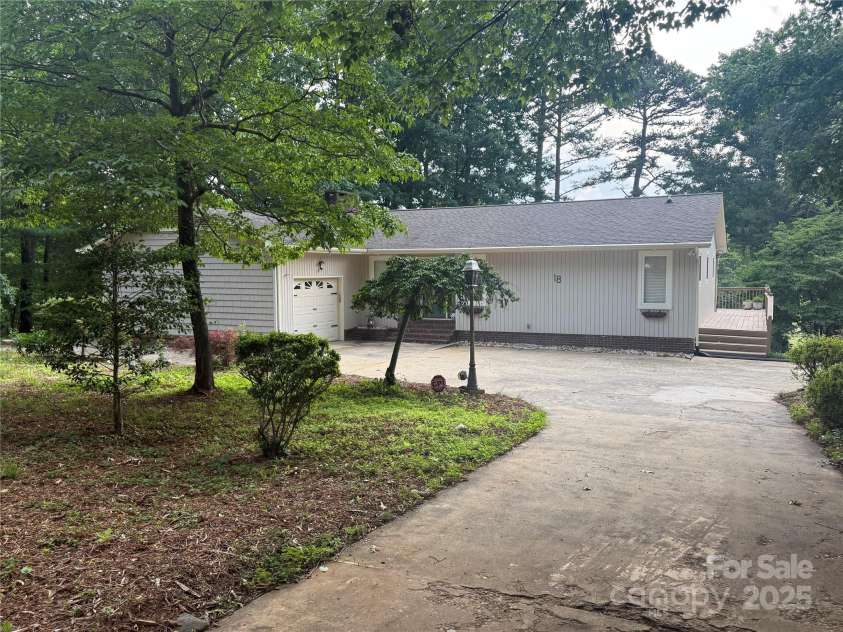 18 Olde Duffers Drive, Nebo, NC 28761.  MLS# CAR4266024, YatesRealty ID 18637. 