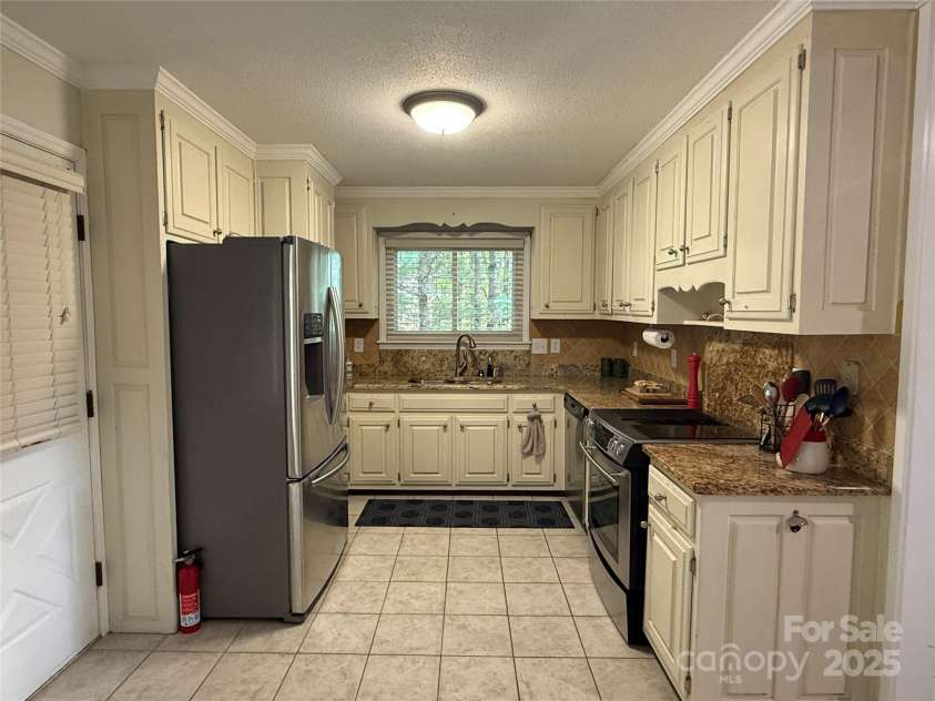 18 Olde Duffers Drive, Nebo, NC 28761.  MLS# CAR4266024, YatesRealty ID 18637. 