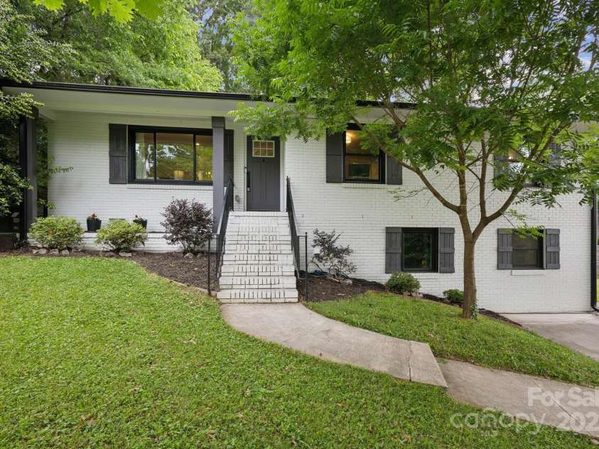 1021 Nancy Drive, Charlotte, NC 28211.  MLS# CAR4261570, YatesRealty ID 18638. 