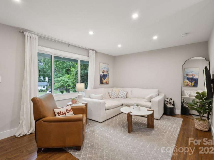 1021 Nancy Drive, Charlotte, NC 28211.  MLS# CAR4261570, YatesRealty ID 18638. 