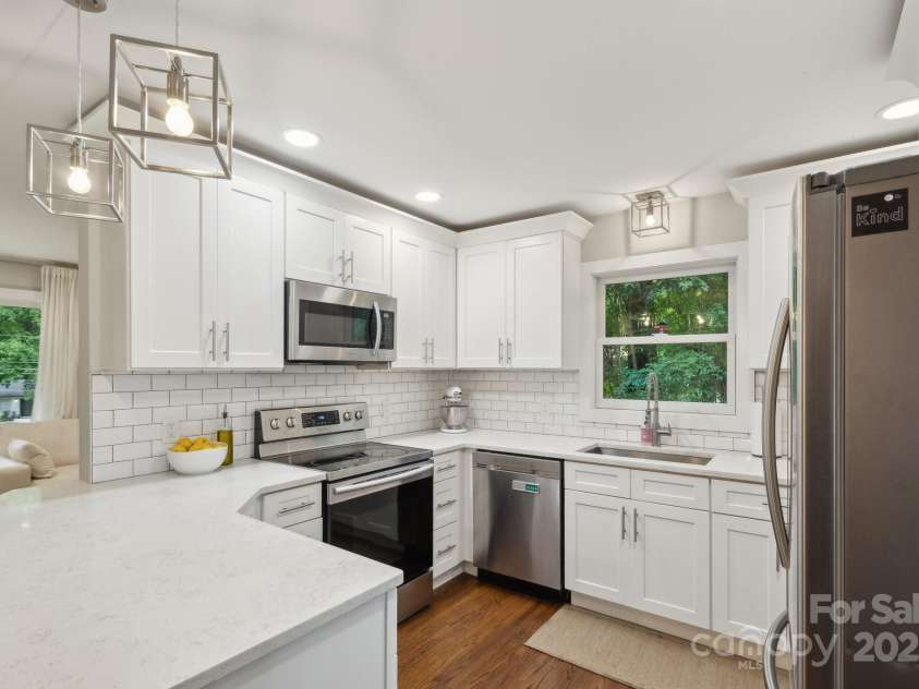 1021 Nancy Drive, Charlotte, NC 28211.  MLS# CAR4261570, YatesRealty ID 18638. 