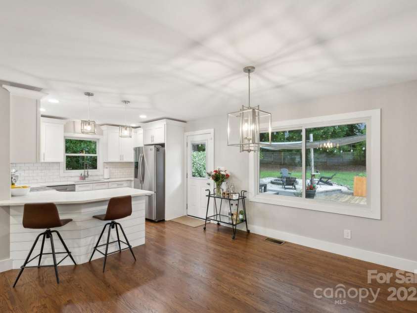 1021 Nancy Drive, Charlotte, NC 28211.  MLS# CAR4261570, YatesRealty ID 18638. 