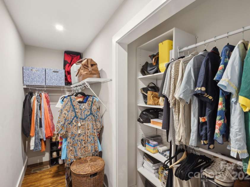 1021 Nancy Drive, Charlotte, NC 28211.  MLS# CAR4261570, YatesRealty ID 18638. 