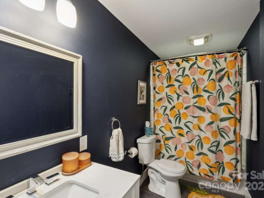 1021 Nancy Drive, Charlotte, NC 28211.  MLS# CAR4261570, YatesRealty ID 18638. 