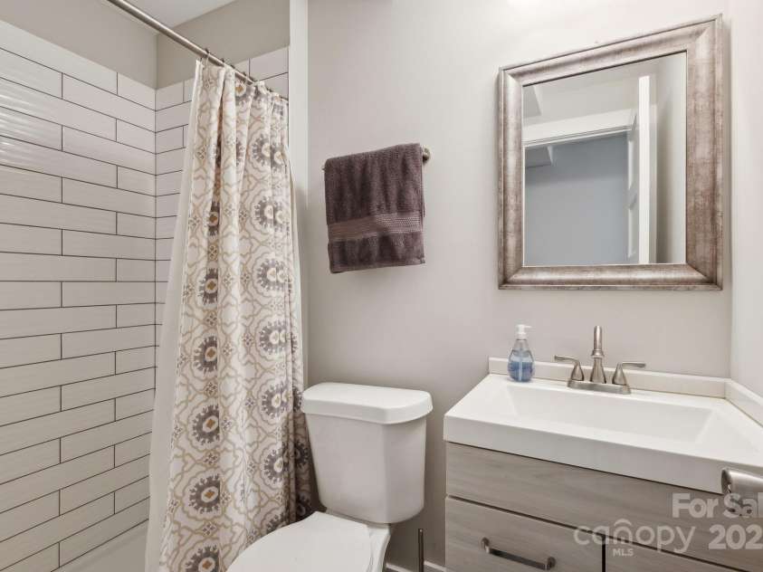 1021 Nancy Drive, Charlotte, NC 28211.  MLS# CAR4261570, YatesRealty ID 18638. 