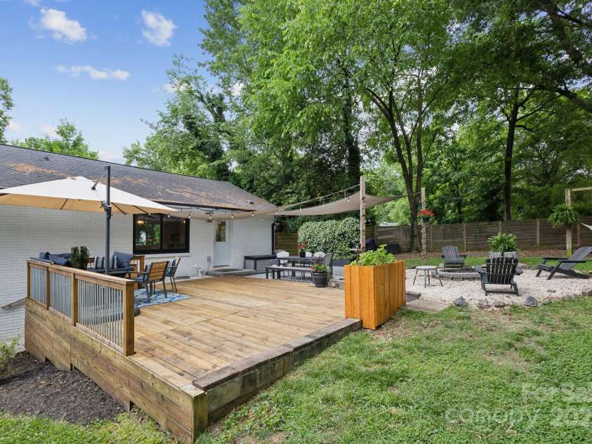 1021 Nancy Drive, Charlotte, NC 28211.  MLS# CAR4261570, YatesRealty ID 18638. 