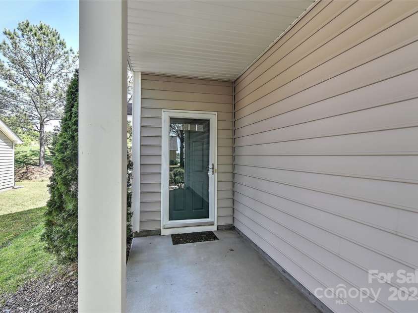 1037 Hammond Drive, Matthews, NC 28104.  MLS# CAR4246179, YatesRealty ID 18639. 