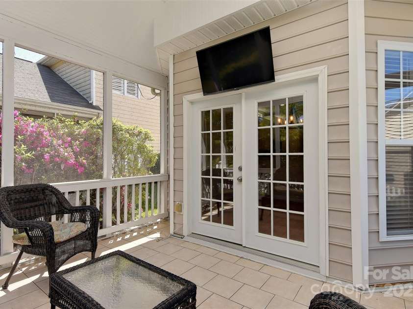 1037 Hammond Drive, Matthews, NC 28104.  MLS# CAR4246179, YatesRealty ID 18639. 