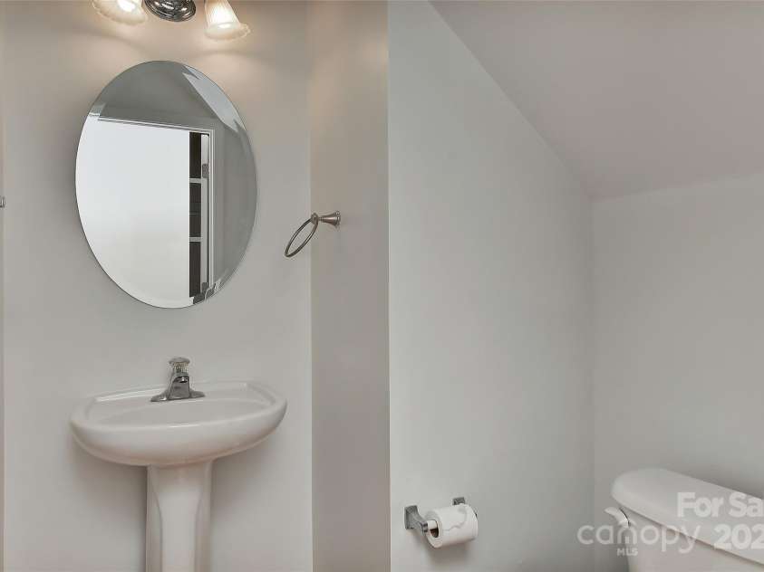 1037 Hammond Drive, Matthews, NC 28104.  MLS# CAR4246179, YatesRealty ID 18639. 